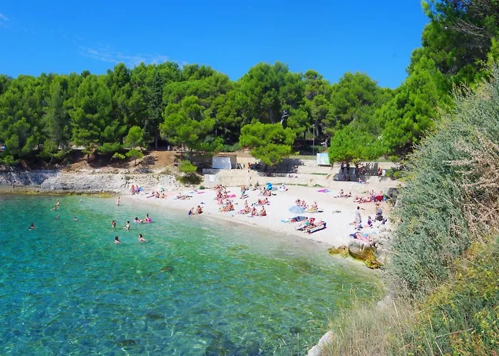 Ana アパート プーラ